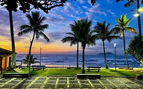 12F - Pé na areia do Guarujá - Praia do Tombo